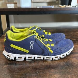 On cloud On Running Cloudflyer Running Shoes neon navy blue cushion low size 6